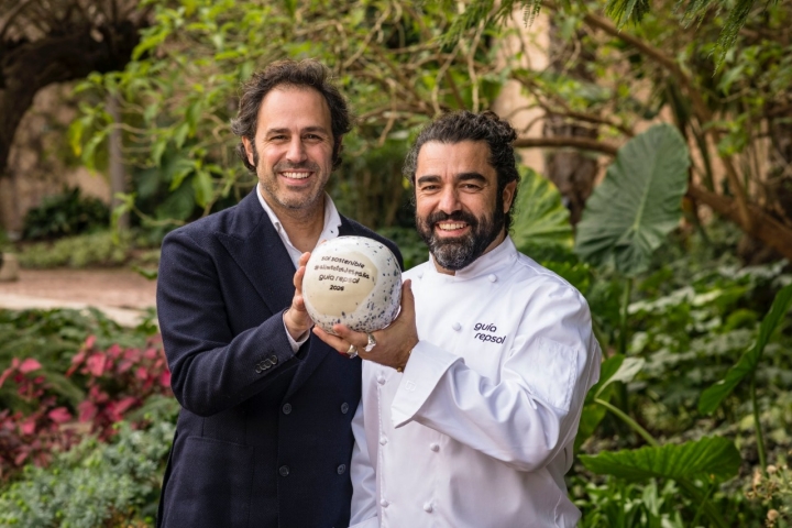 Felipe Turell y Raúl Sánchez, copropietario y chef de Tramo (Madrid), premio Sol Sostenible #AlimentosdEspaña 2026 en la categoría Restaurante Guía Repsol (Recomendado).