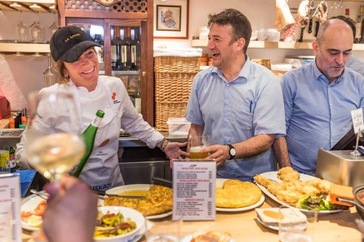 Soles de pintxos: La Viña (Begoña Rodrigo tras la barra)