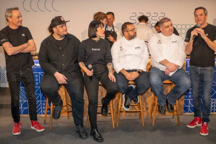 Sergio y Javier Torres ('Cocina Hermanos Torres') han acompañado a Juan Carlos Padrón, Aída González y Safe Cruz, y Erlantz Gorostiza.