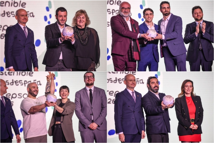 Los cuatro galardonados con el premio Sostenible recogiendo el galardón.