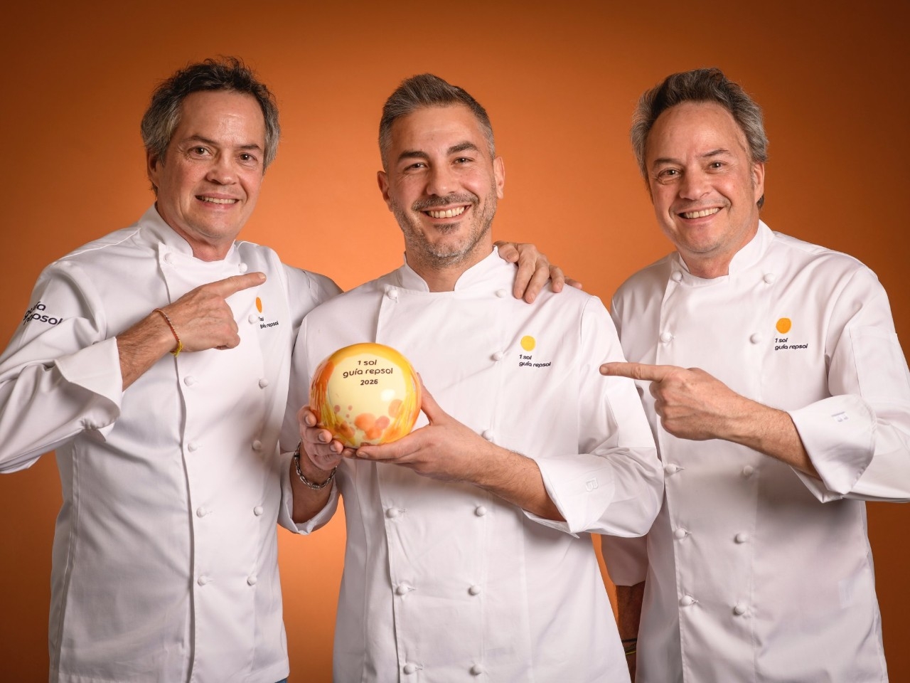 Matteo Frigoli y los hermanos Javier y Sergio Torres, del restaurante Eldelmar (Barcelona).