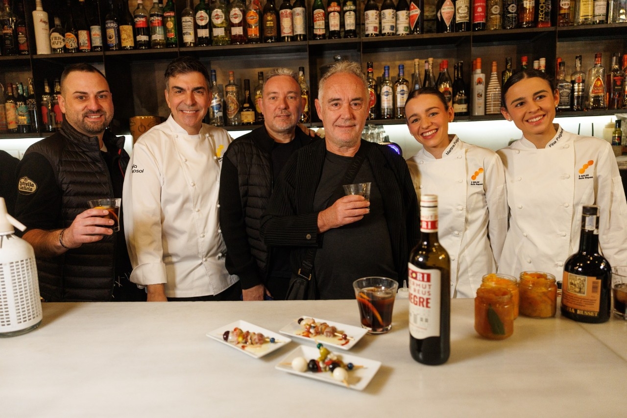 Joan Tàpias, dueño del Museu del Vermut, Ramón Freixa, Albert Adrià, Ferran Adrià y las hermanas Martina y Carlota Puigvert de Les Cols..