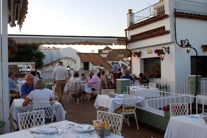 Una terraza acogedora y discreta. Foto: Facebook ‘Casa Rubio’ 