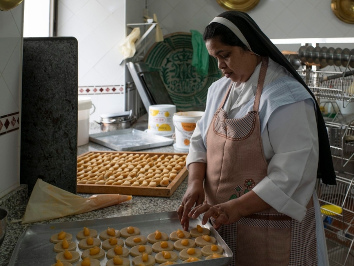  Monasterio Comendadoras de SantiagoSor María AuxiliadoraMantecados, alfajores, roscos, anguila de mazapán para pintar