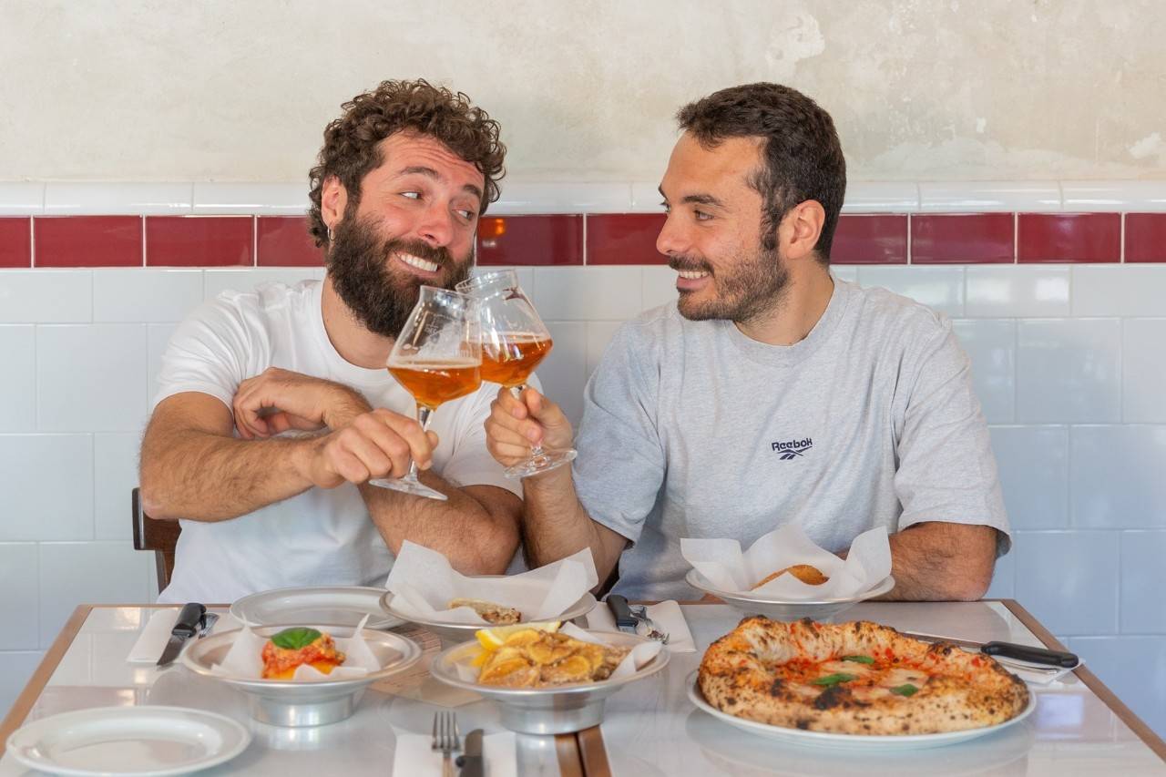 Riccardo y Vittorio Figurato son los 'fratelli' al frente de la pizzería favorita de los cocineros en Madrid. Foto: Facebook 'Fratelli Figurato'