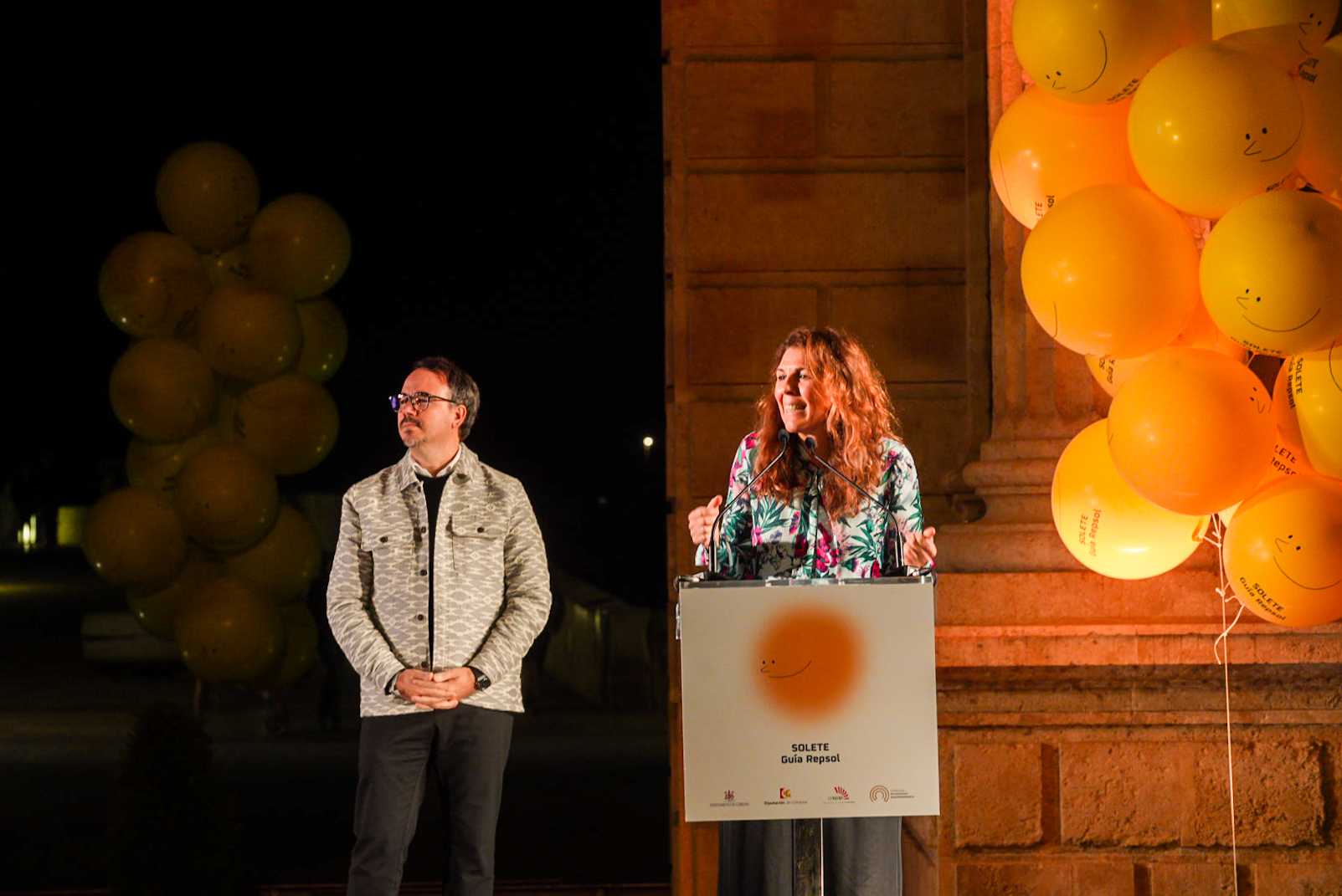 María Ritter y Paco Morales han entregado el platillo a decenas de Soletes andaluces.