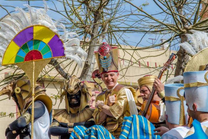 Asistir a la cabalgata del Carnaval de Cádiz, un buen plan. Foto: Ayuntamiento de Cádiz 