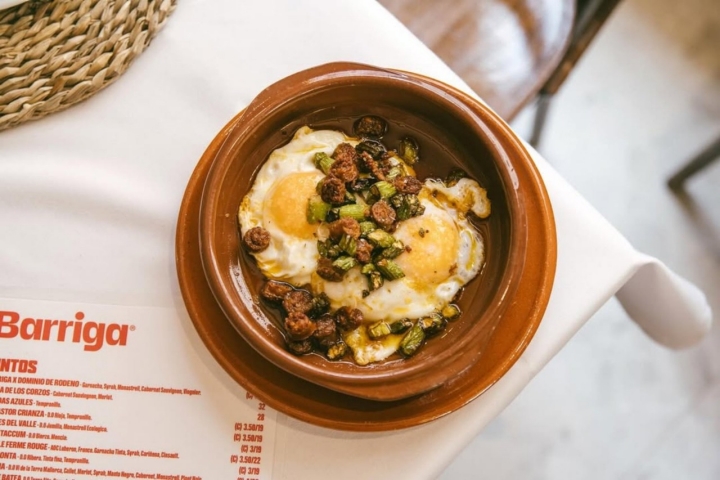 Huevos Barriga con Txistorra