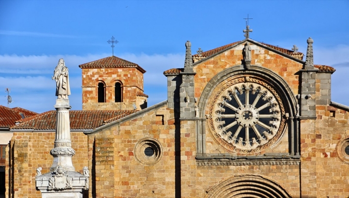 El rosetón de San Pedro y -otra vez- Santa Teresa. Foto: Shutterstock.