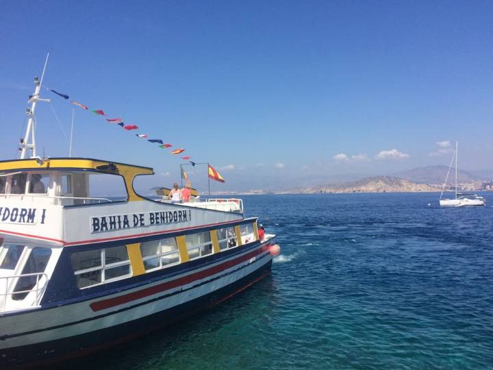 De camino a la Isla de Benidorm. Foto: Johanna Saldón.