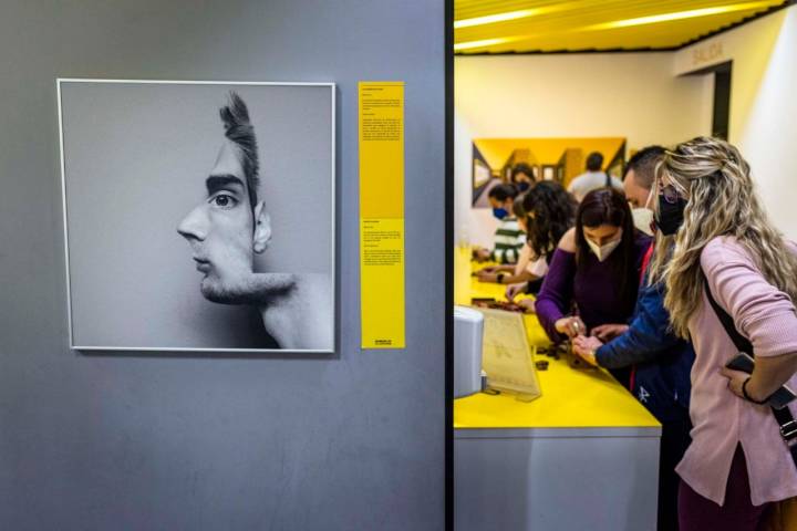 La ilusión de la foto: vuelve la mitad del rostro de una persona en su perfil.