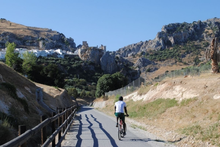 La vista del castillo de Zuheros es uno de los momentos álgidos de la ruta.