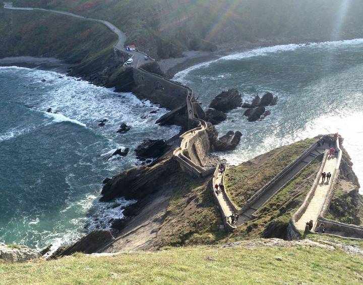 Esta isla, montañosa y escarpada, ha servido de localización al equipo de Juego de Tronos. Foto: J.S.