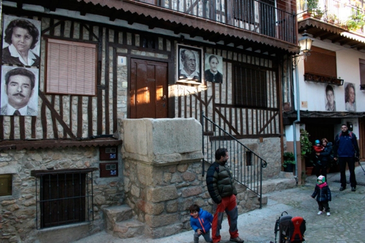 Callejeando en el pueblo de Mogarraz.