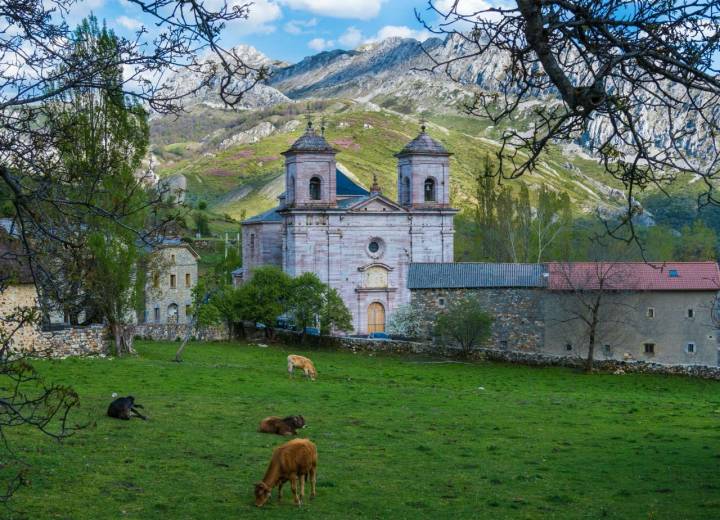 Catedral de la Montaña de Lois (Crémenes, León)