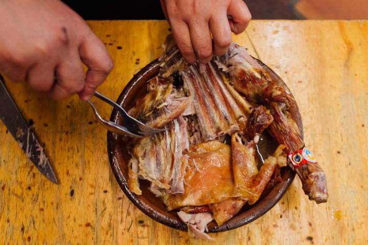 El cuarto de lechazo asado, el rey de la casa.