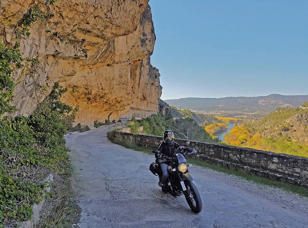 Una ruta motera policromada