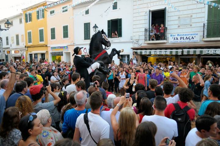 Las fiestas del jaleo hay que vivirlas una vez en la vida. Foto: shutterstock.