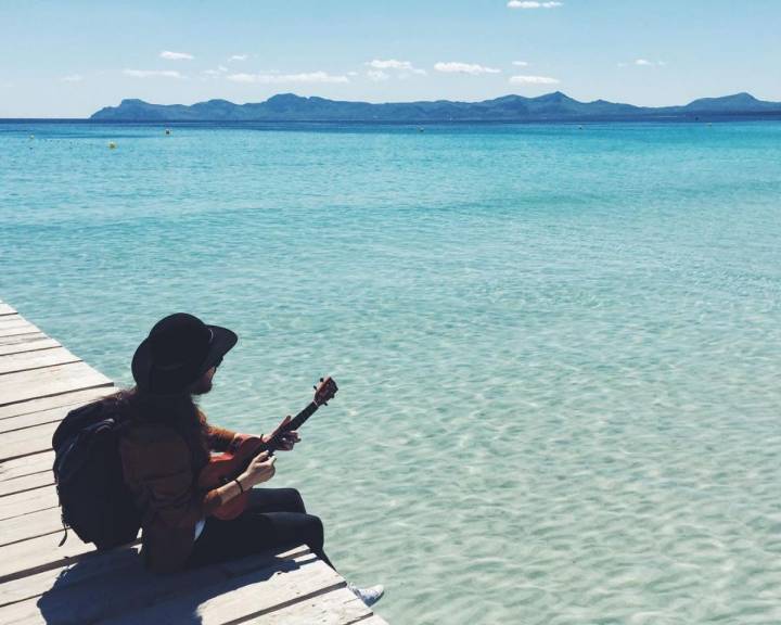 En la playa de Muro, en Mallorca. Foto: Instagram.