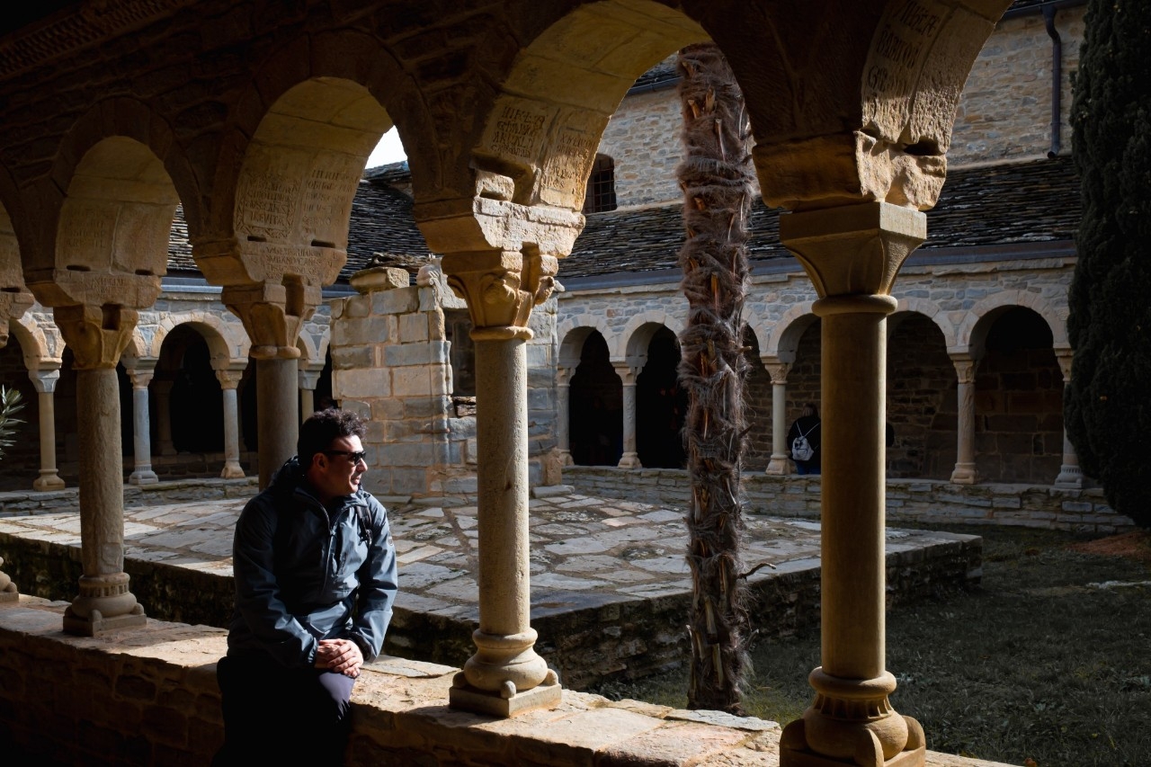 El claustro románico es una de las joyas ocultas de la catedral de Roda.