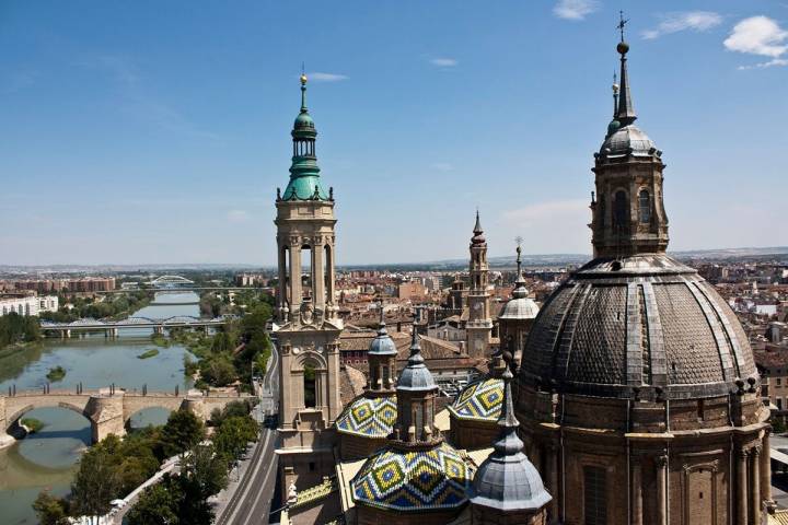 Vista de los puentes y de la ciudad desde la torre.