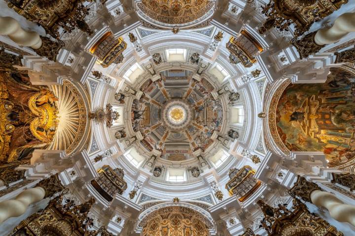 La cúpula vista desde dentro de la Iglesia de San Luis de los Franceses.