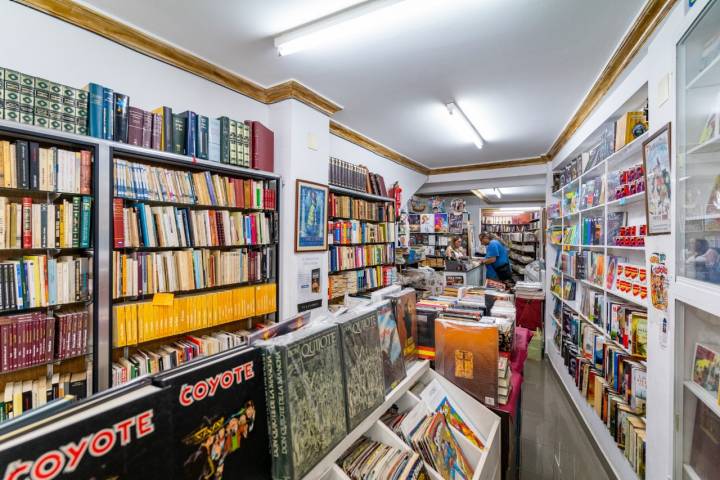 'Baena,' la librería que atesora auténticas joyas literarias.