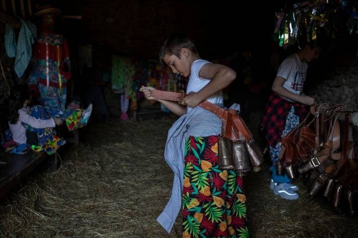 Los cencerros también son importantes en este Carnaval.