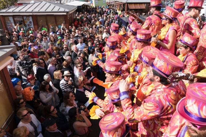 Carnaval de Cádiz: Domingo de coros en la Plaza de Abastos.