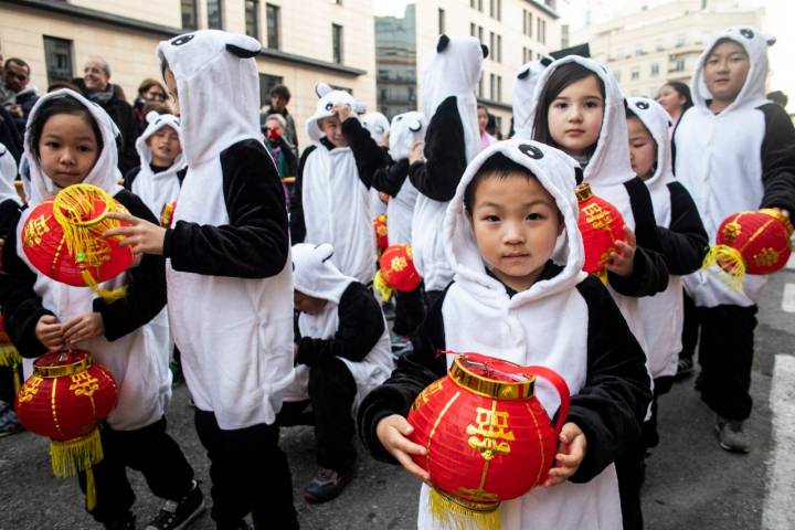 Los farolillos, muy presentes en estos festejos.