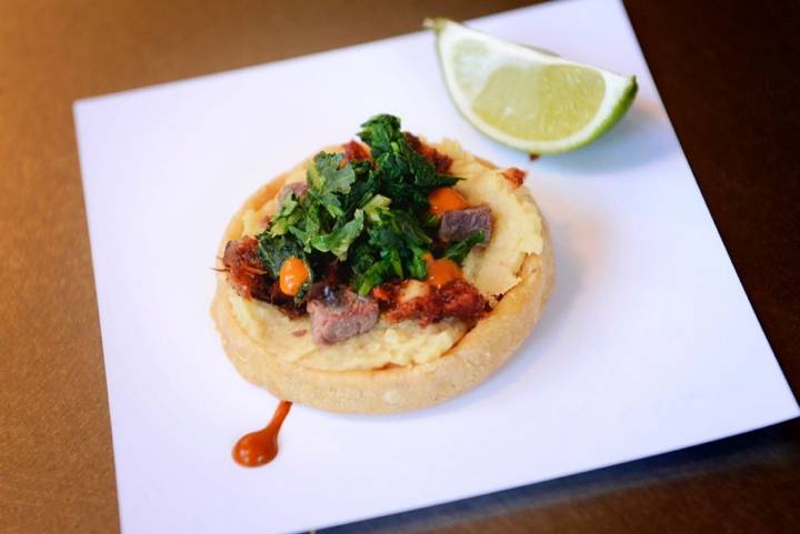 Tapa de sopa de cocido de Lalín de Diego López ('La Molinera') de la edición de 2017 del Festival PortAmérica en Caldas de Reis, Pontevedra.