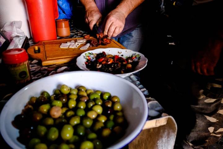 En casa de Felicita, una de las que participan de la Ruta de las Bodegas, nunca falta comida.