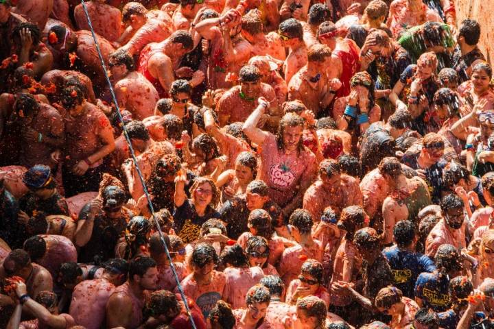 La Tomatina es una de esas 100 cosas que tienes que hacer antes de morir.