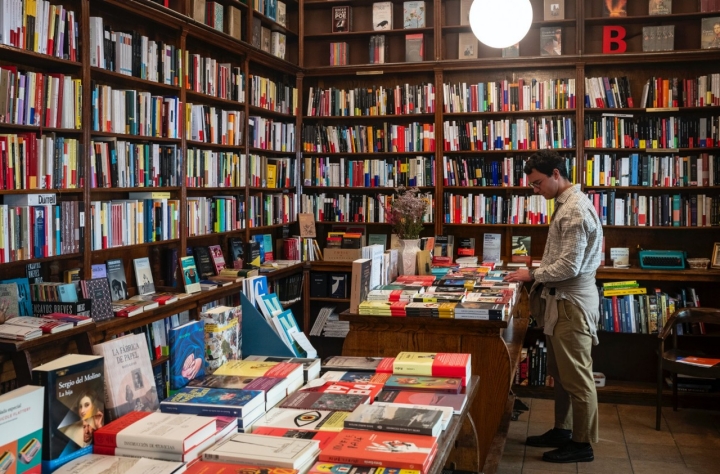 Interior de la librería Pérgamo