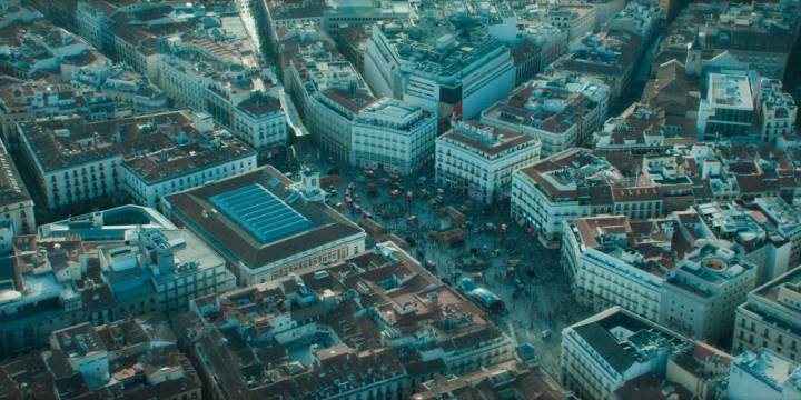 Plano aéreo de la Puerta del Sol en Madrid