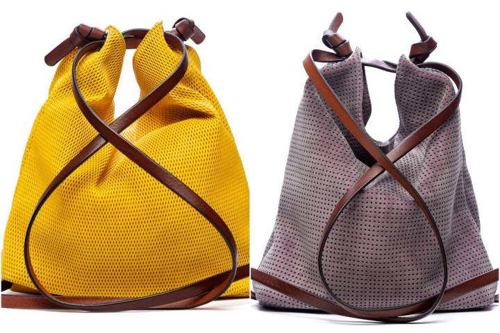 Bolso-Mochila de Mona Moon realizado en piel troquelada con motivos geométricos, cierre con cremallera y correas de cuero. Foto: Mona Moon.