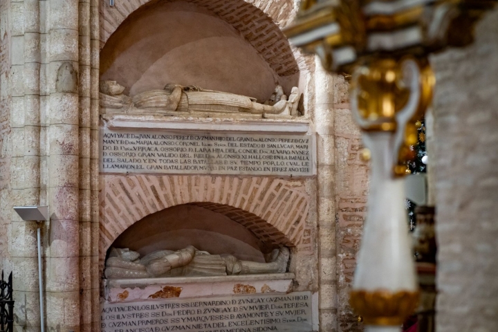 Los sepulcros de Alonso Pérez de Guzmán y María Alonso Coronel.