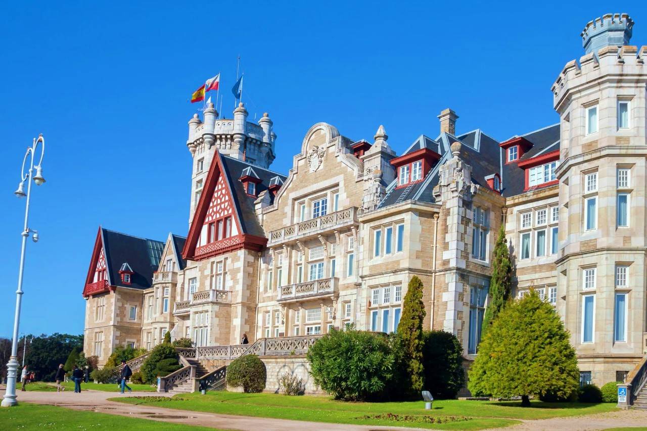 Fachada principal del Palacio de la Magdalena (Santander)