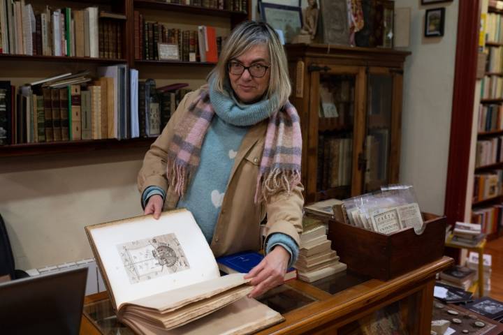 Begoña Ripoll abrió la librería en 1996.