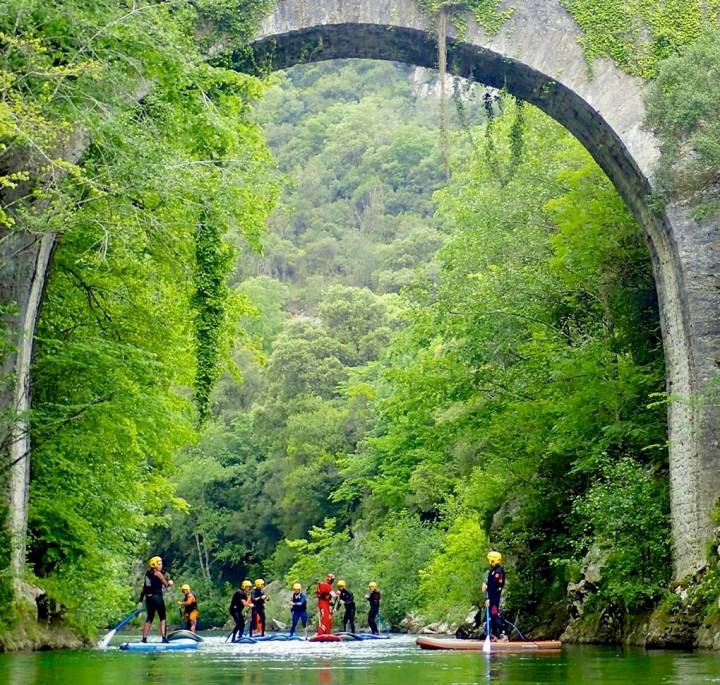 ¿Te atreves a enfrentarte a los rápidos de un río sobre una tabla? Foto: SUP Dreamers.