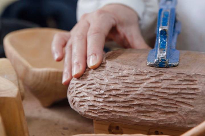 Textura primitiva en madera de mongoy.