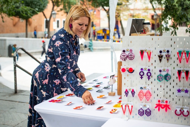 El puesto de María abre en el mercadillo de la plaza del 2 de Mayo, los viernes por la tarde y los sábados por la mañana.