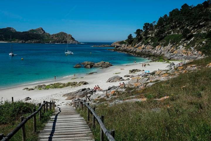 Hay playas en las Islas Cíes que te transportan al Caribe en un instante. Foto: Hugo Palotto