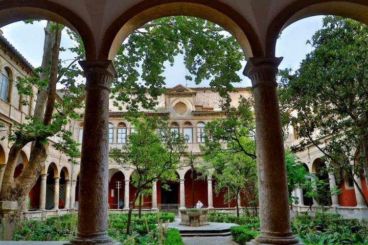 El claustro renacentista del Centre del Carme. Foto: Mónica Torres.