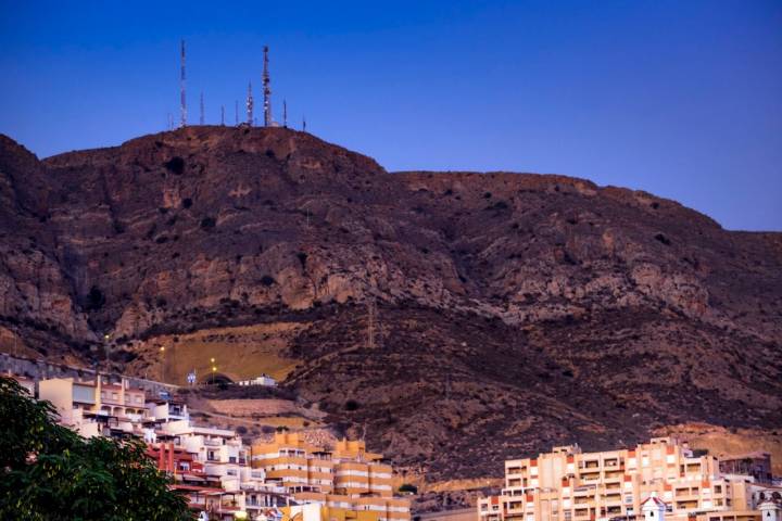 Subir hasta las antenas no es apto para todos los públicos. El camino no es fácil.