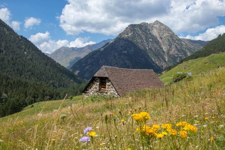 Vista del refugio de Viados en el Parque Natural Posets-Maladeta (Huesca).