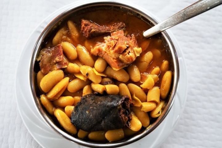 Asturias en invierno. Fabada de 'Casa Florida', en Soto de las Regueras