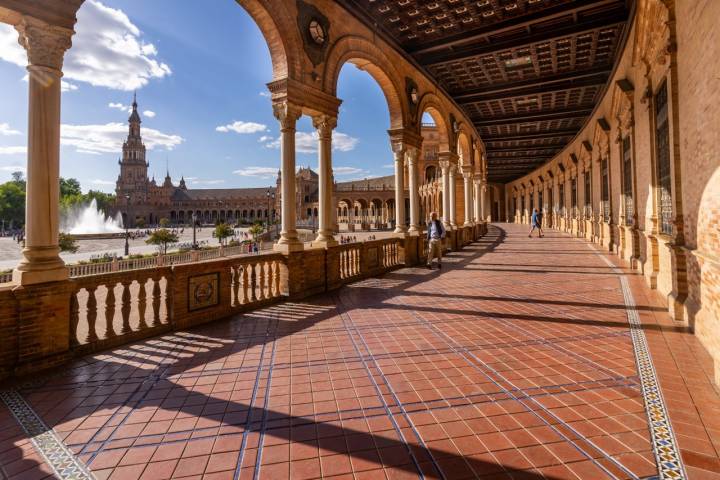 La Plaza de España es obra del sevillano Aníbal González.