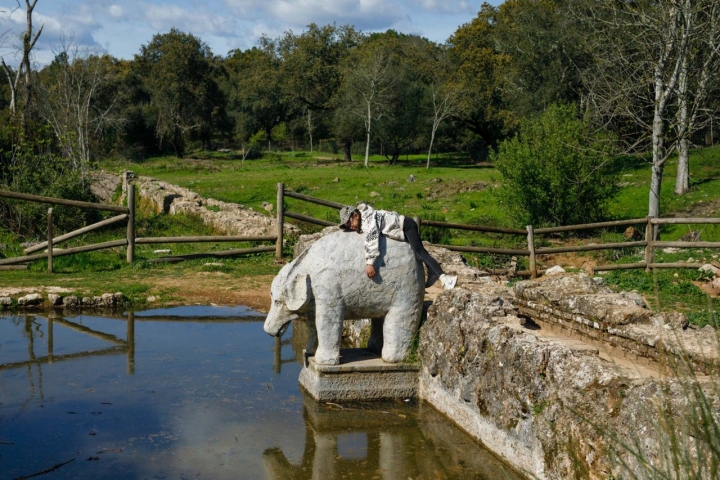 Réplica de una escultura de elefante
