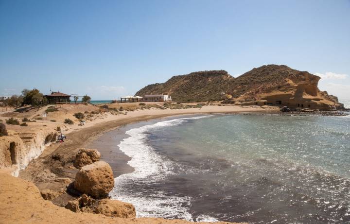 Con apenas 150 metros, es una bella piscina natural de aguas cristalinas.